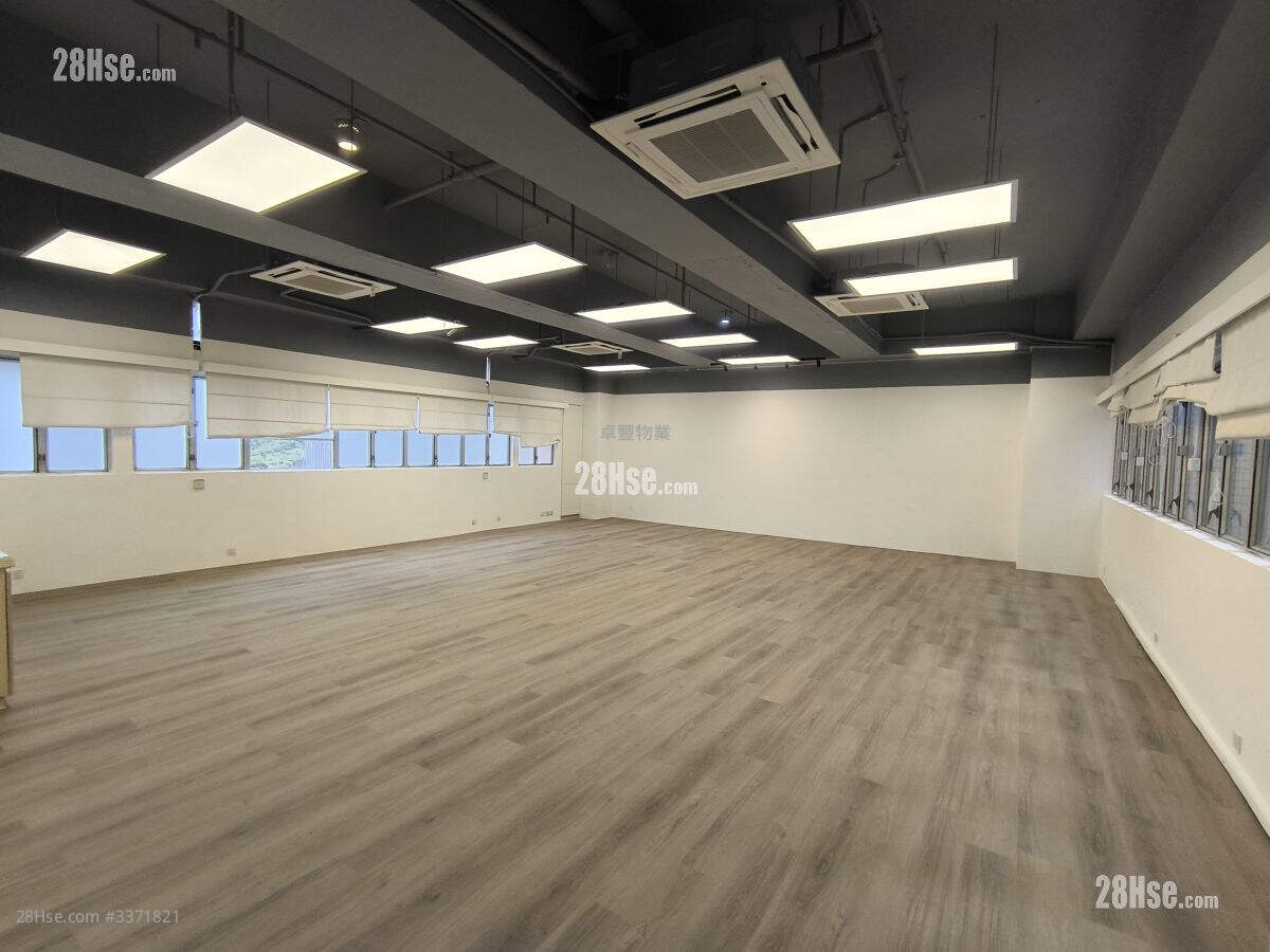 Fashion Centre Rental Studio 1,143 ft² ( 106.2 m² )