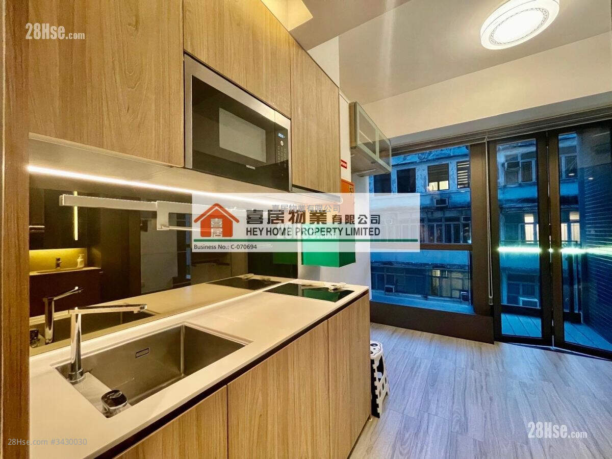 Seven Victory Avenue Rental Studio , 1 Bathroom 181 ft² ( 16.8 m² )