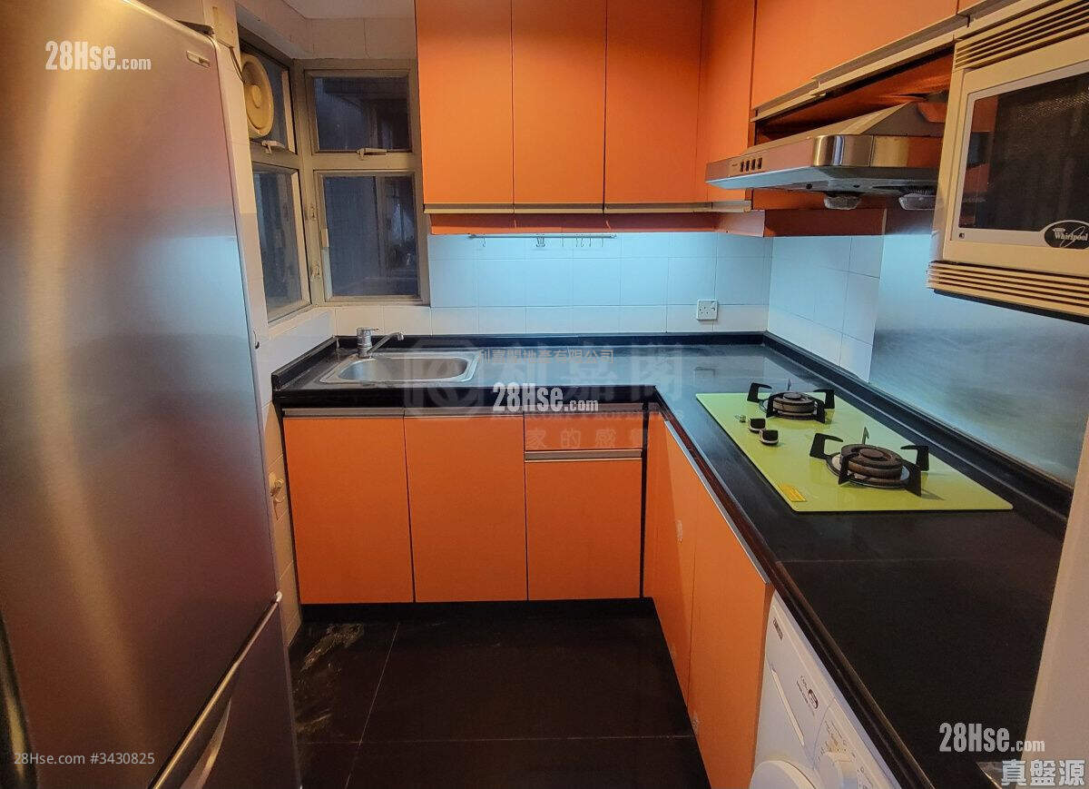 Metro City Rental 3 Bedrooms , 2 Bathrooms 701 ft² ( 65.1 m² )