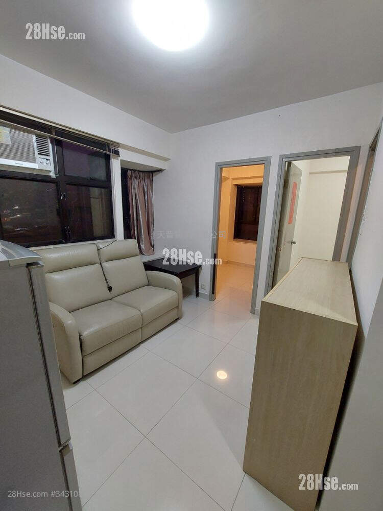 Polly Court Rental 2 Bedrooms , 1 Bathroom 276 ft² ( 25.6 m² )