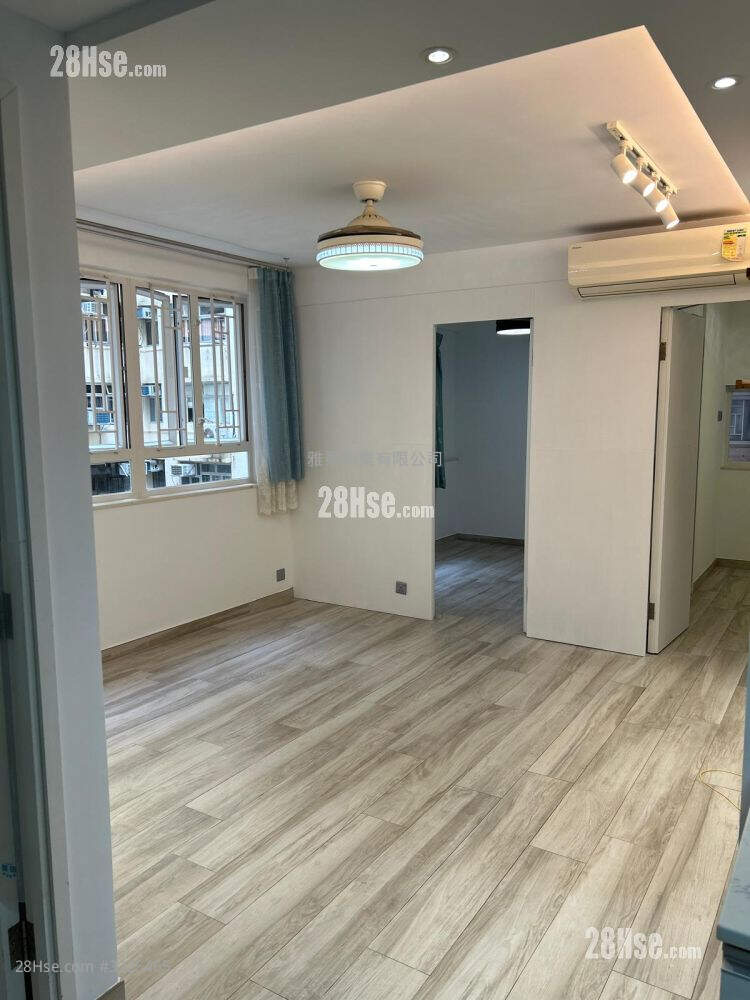 Bedford Gardens Rental 3 Bedrooms , 2 Bathrooms 606 ft² ( 56.3 m² )