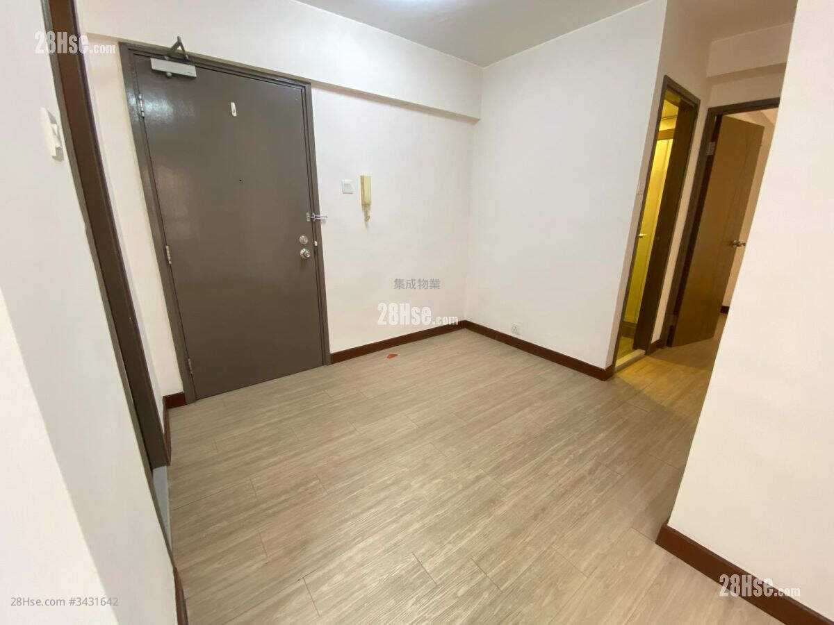 Cheery Garden Rental 2 Bedrooms , 2 Bathrooms 365 ft² ( 33.9 m² )