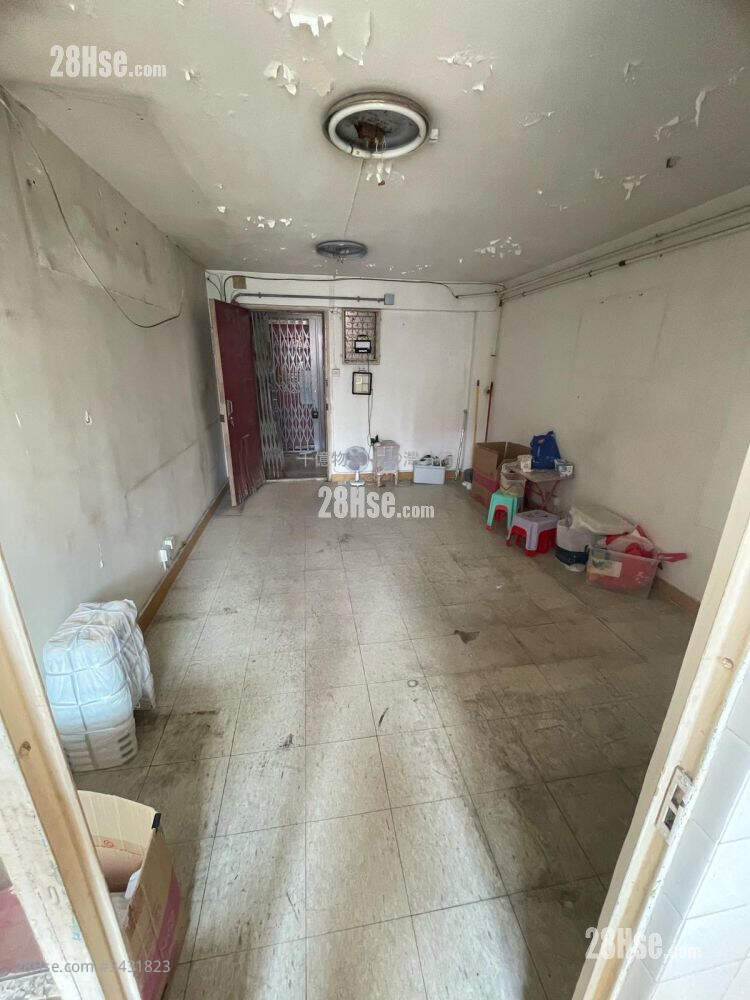 Lei Cheng Uk Estate Sell Studio , 1 Bathroom 277 ft² ( 25.7 m² )