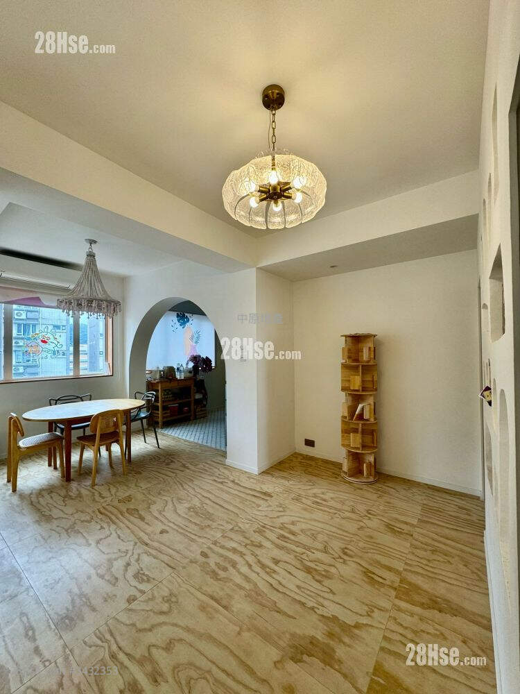 Coral Court Sell 2 Bedrooms , 2 Bathrooms 877 ft² ( 81.5 m² )