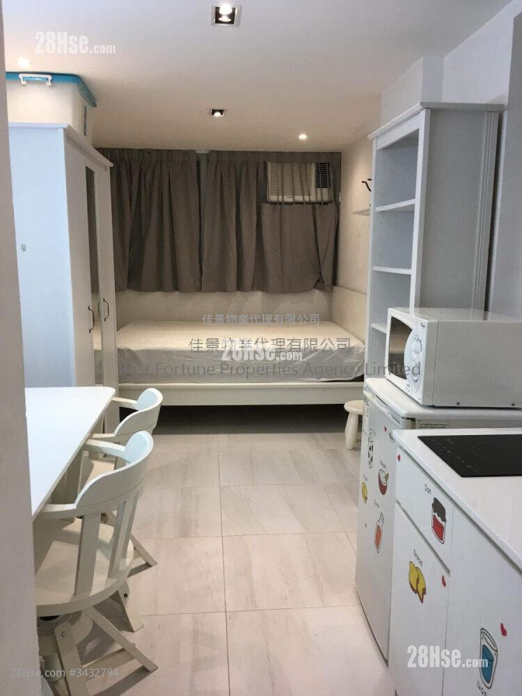 Des Voeux Road West Building Sell 3 Bedrooms , 3 Bathrooms 670 ft² ( 62.2 m² )