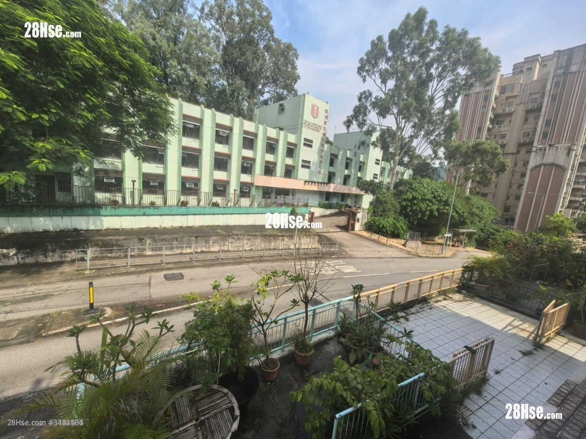Tung Lo Wan Village Sell 3 Bedrooms , 1 Bathroom 700 ft² ( 65.0 m² )