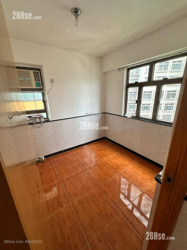 Chuen Fat Building Rental 2 Bedrooms , 1 Bathroom 288 ft² ( 26.8 m² )