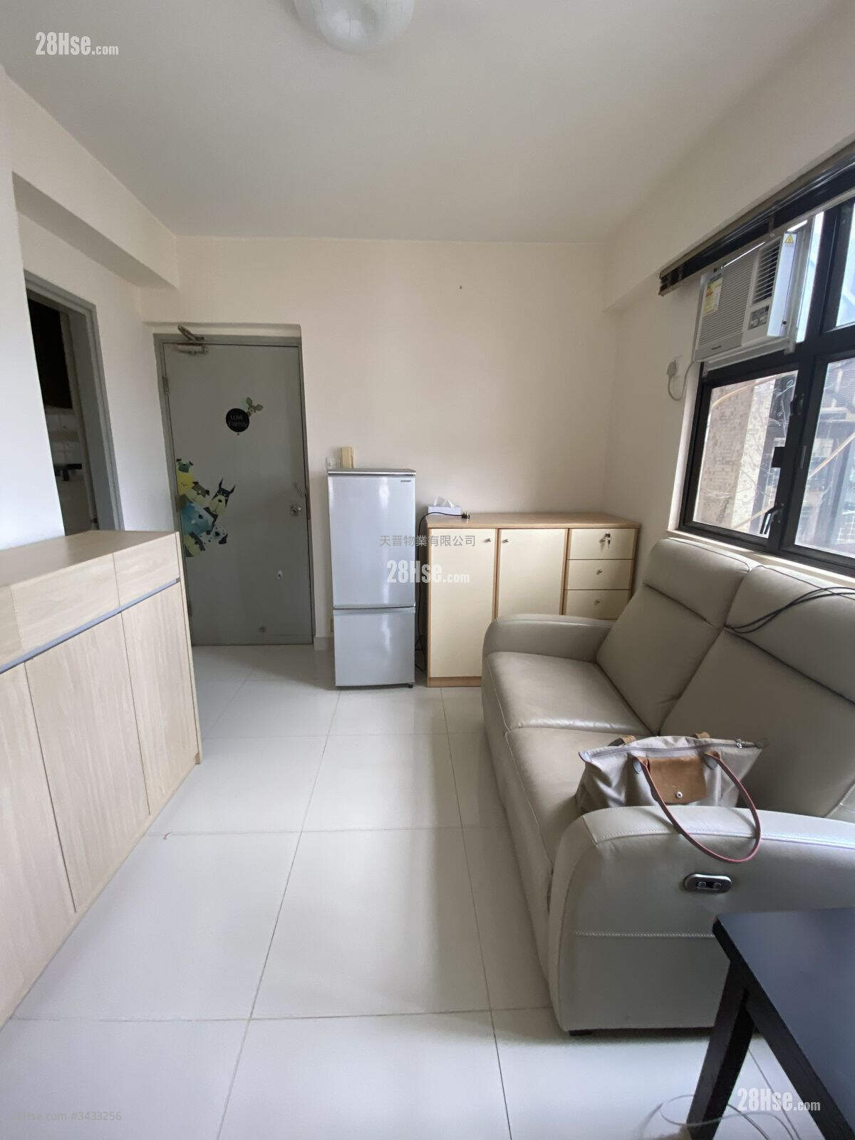 Polly Court Rental 2 Bedrooms , 1 Bathroom 287 ft² ( 26.7 m² )