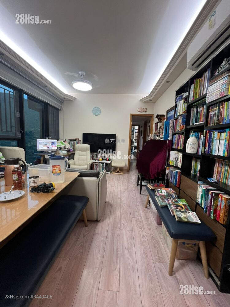 Castello Sell 4 Bedrooms , 3 Bathrooms 836 ft² ( 77.7 m² )