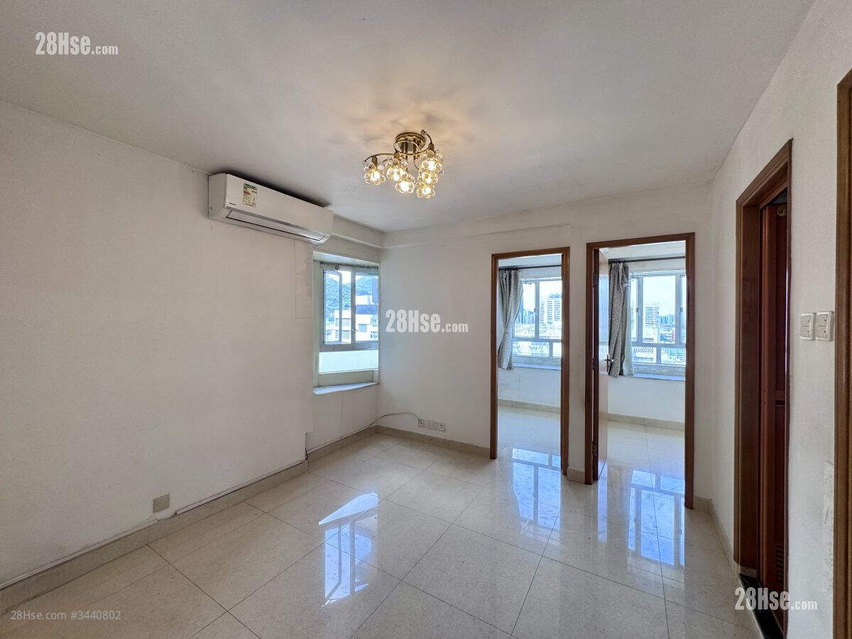 Lucky Plaza Sell 2 Bedrooms 326 ft² ( 30.3 m² )