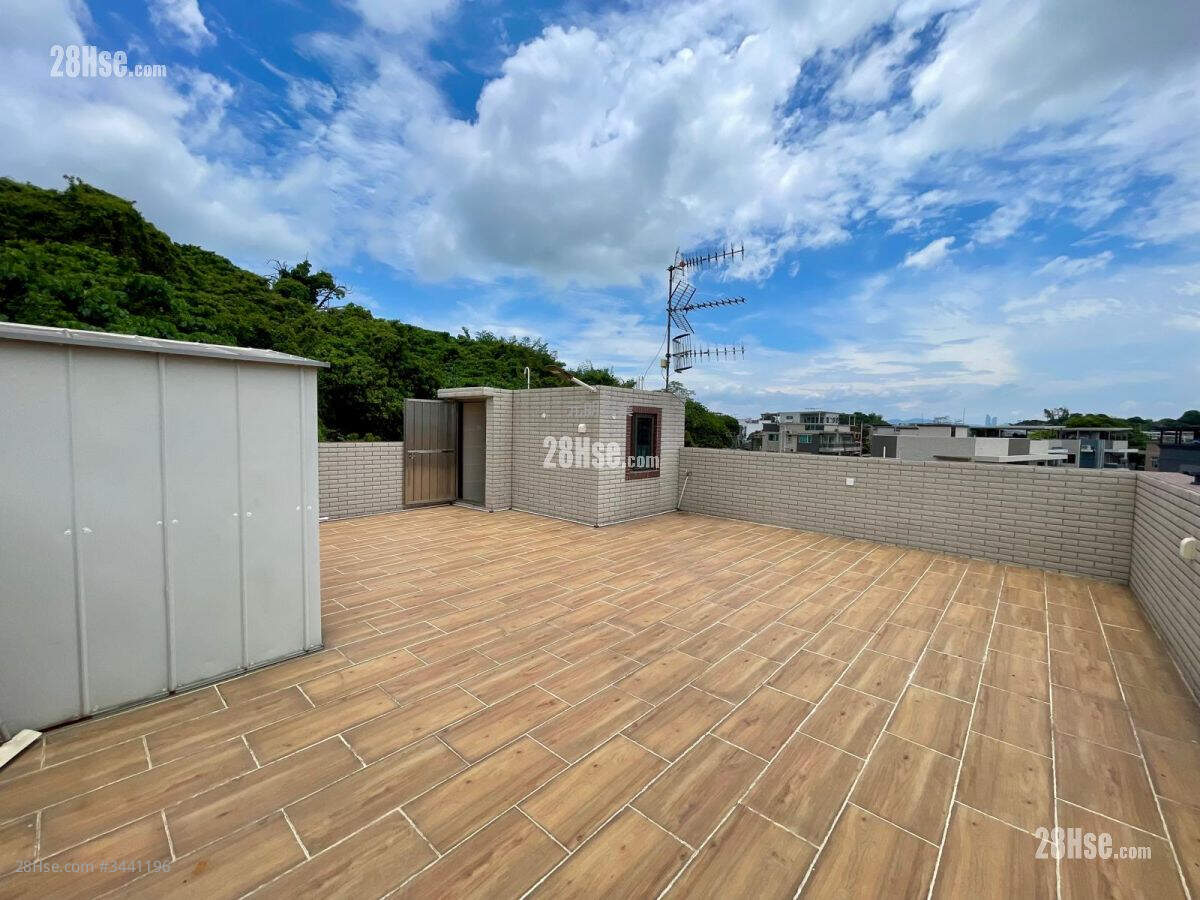 村屋 售盘 3 房 , 2 浴室 1,400 平方尺 ( 130.1 平方米 )