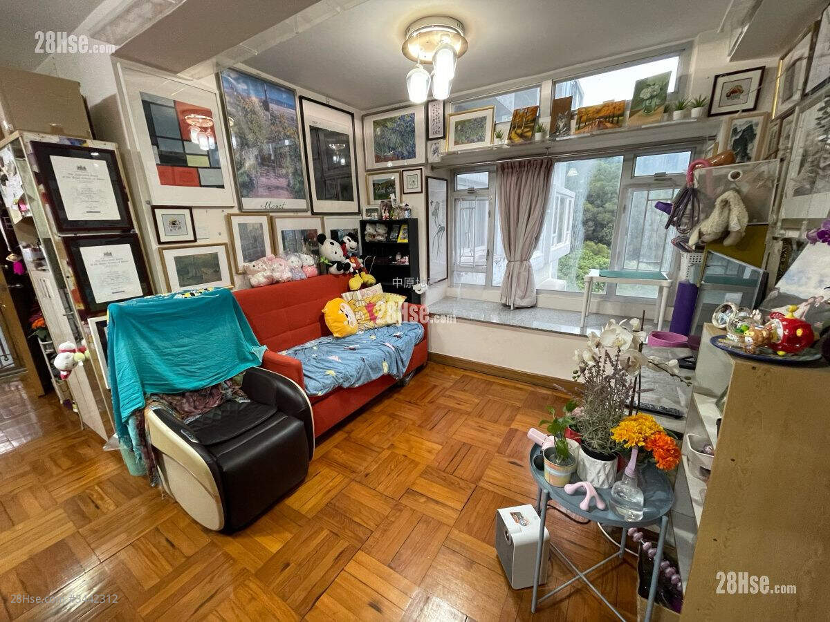 Brilliant Garden Sell 2 Bedrooms 553 ft² ( 51.4 m² )