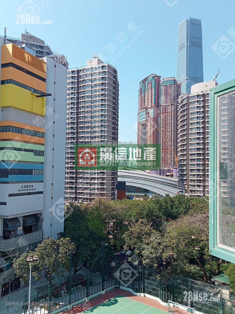 Luen Tak Building Sell 2 Bedrooms , 1 Bathroom 390 ft² ( 36.2 m² )