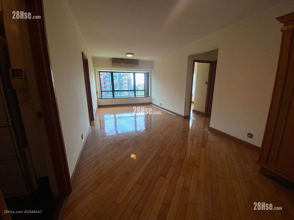King's Park Villa Rental 4 Bedrooms , 3 Bathrooms 956 ft² ( 88.8 m² )