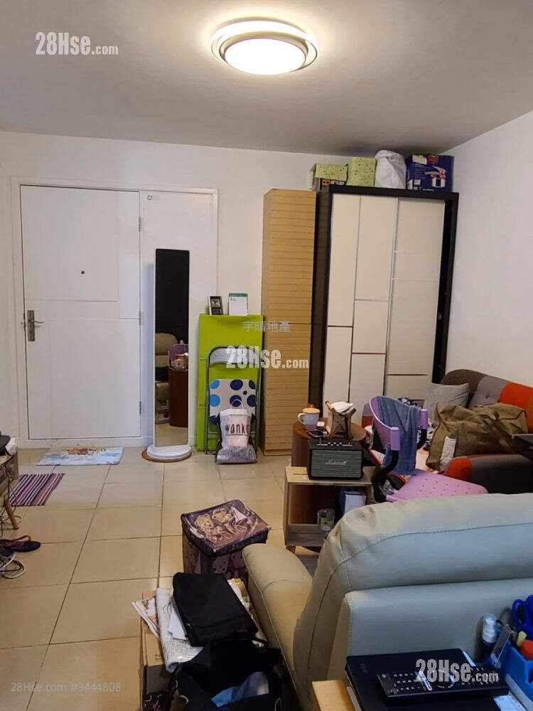 Lai Yan Court Sell 2 Bedrooms , 1 Bathroom 432 ft² ( 40.1 m² )