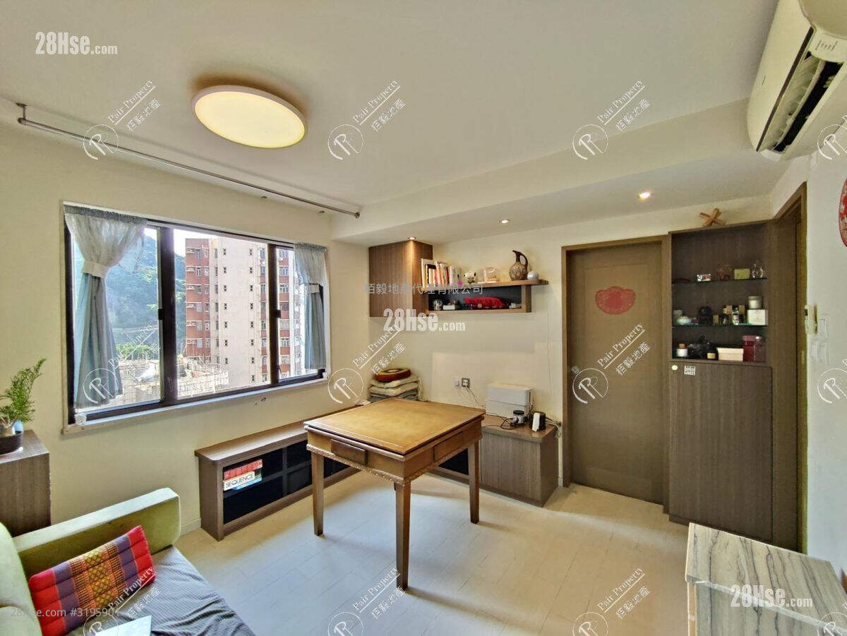 Hoi Kwong Court Sell 2 Bedrooms , 1 Bathroom 489 ft² ( 45.4 m² )