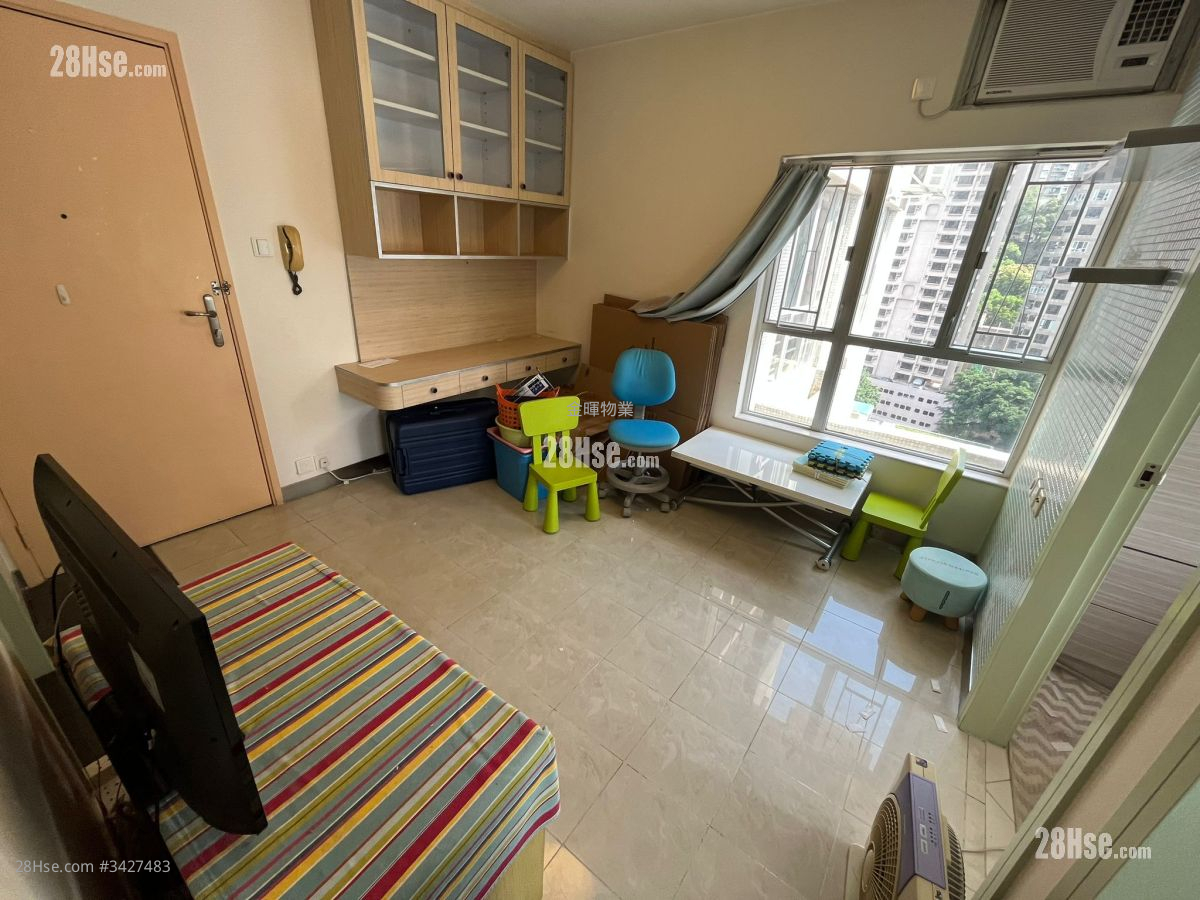 Ko Nga Court Sell 2 Bedrooms , 1 Bathroom 311 ft² ( 28.9 m² )