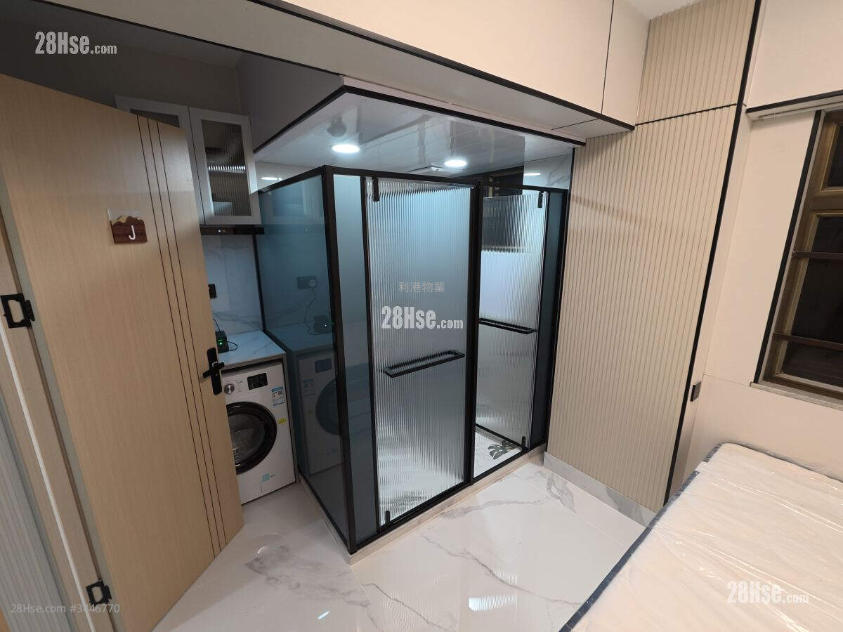 Golden Glory Mansion Rental Studio , 1 Bathroom 160 ft² ( 14.9 m² )