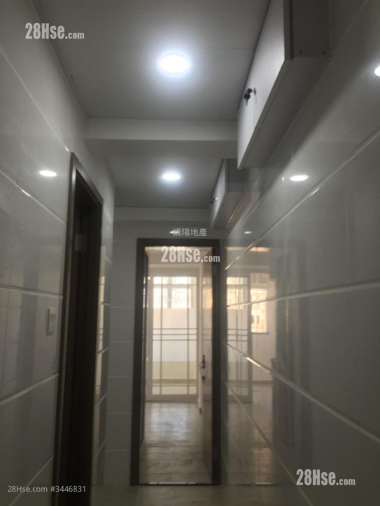 Yue Yee Mansion Sell 4 Bedrooms , 4 Bathrooms 569 ft² ( 52.9 m² )