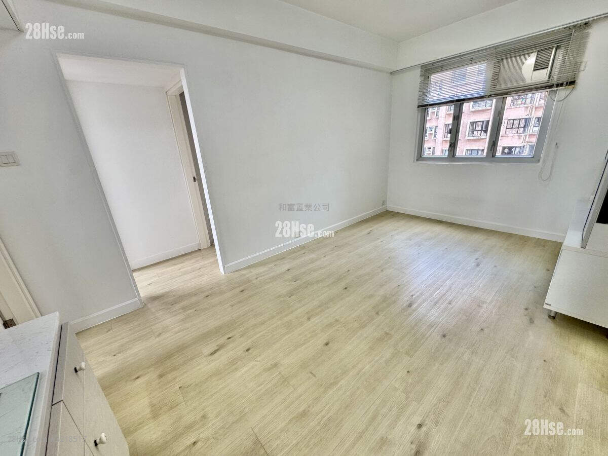 Gala Garden Rental 2 Bedrooms , 1 Bathroom 418 ft² ( 38.8 m² )