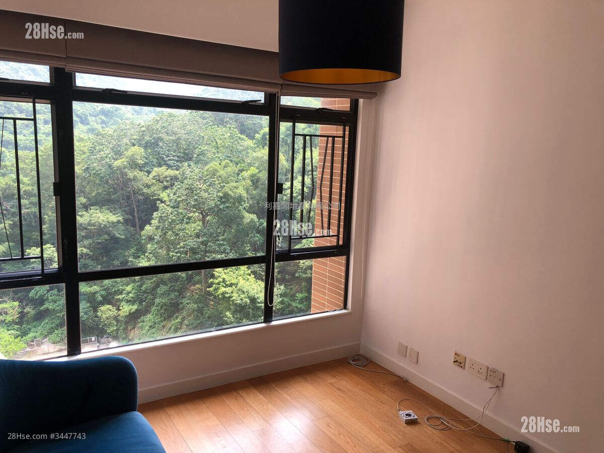 Ronsdale Garden Sell 2 Bedrooms , 2 Bathrooms 694 ft² ( 64.5 m² )
