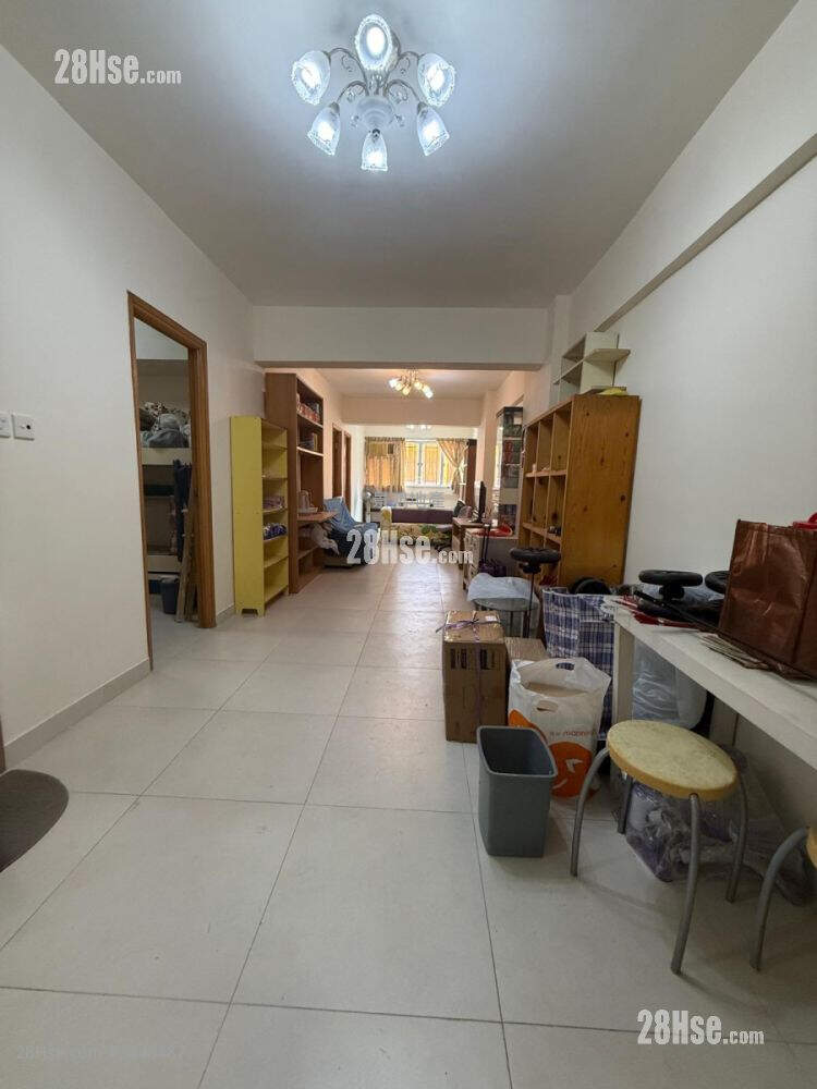 Man Wah Building Sell 3 Bedrooms , 2 Bathrooms 820 ft² ( 76.2 m² )