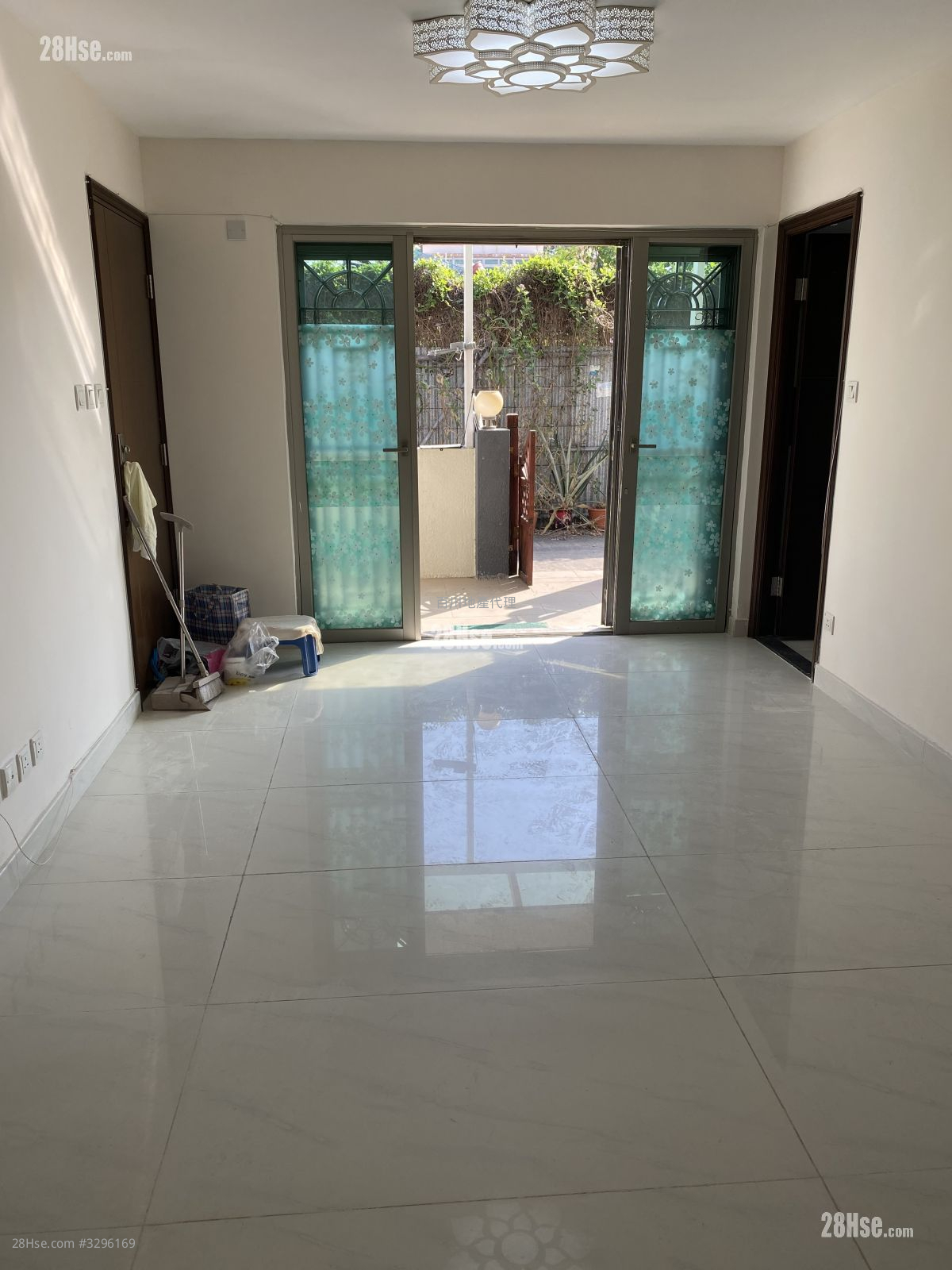 Muk Kiu Tau Tsuen Sell 3 Bedrooms , 1 Bathroom 680 ft² ( 63.2 m² )