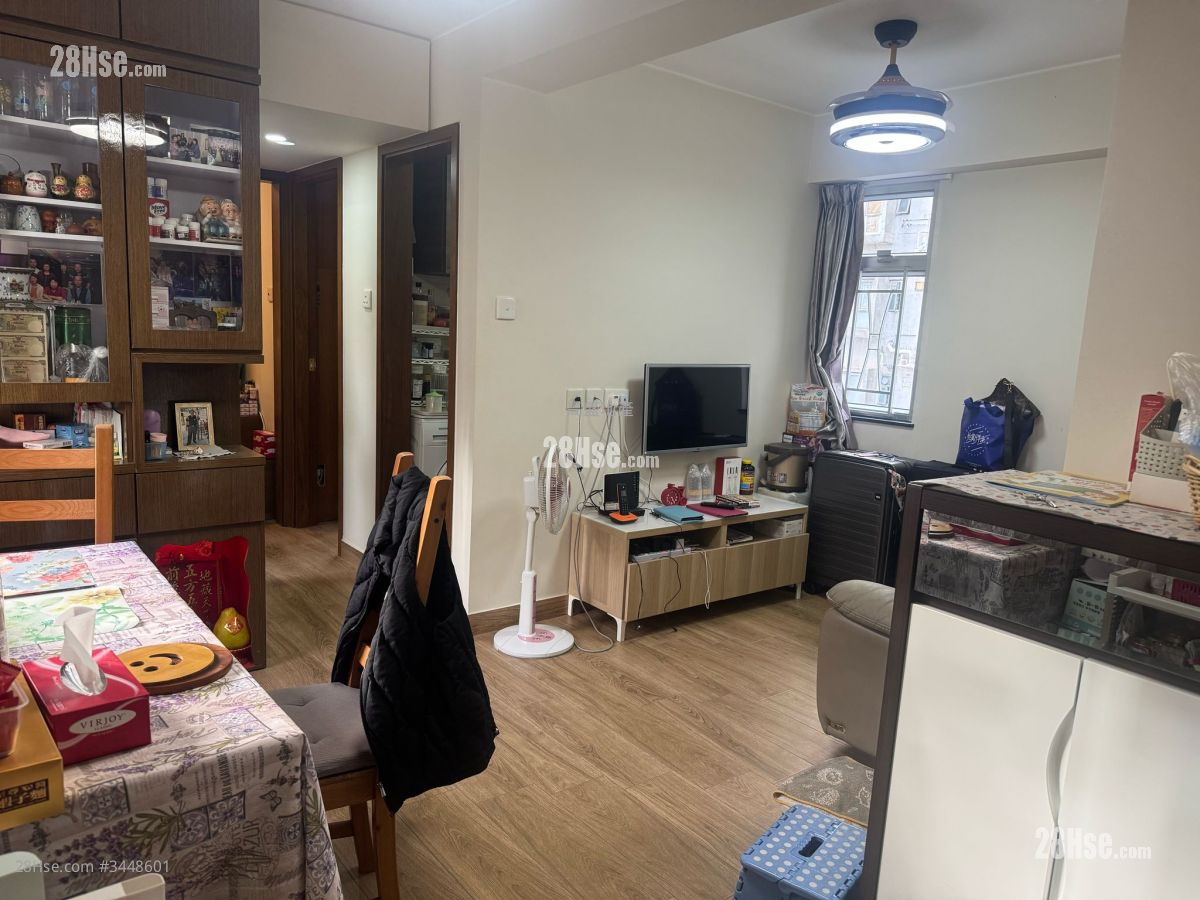 Hong Fook Building Sell 2 Bedrooms , 1 Bathroom 353 ft² ( 32.8 m² )