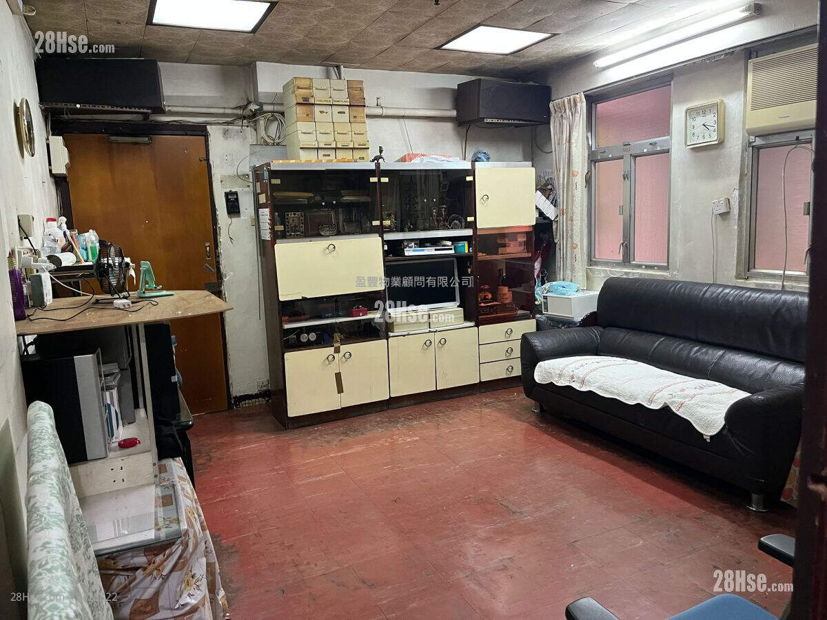 Siu Fung Building Sell 3 Bedrooms , 1 Bathroom 449 ft² ( 41.7 m² )