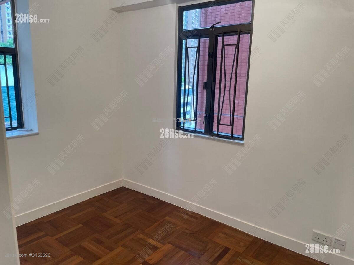 Pokfulam Gardens Sell 3 Bedrooms , 1 Bathroom 702 ft² ( 65.2 m² )