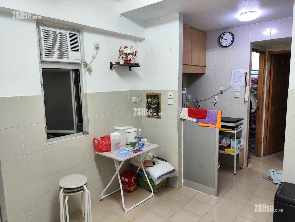 Kim Tak Building Rental 2 Bedrooms , 1 Bathroom 420 ft² ( 39.0 m² )