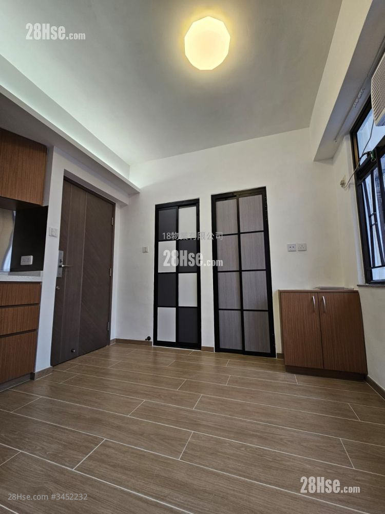 Chi Wing Court Sell 1 Bedroom , 1 Bathroom 184 ft² ( 17.1 m² )