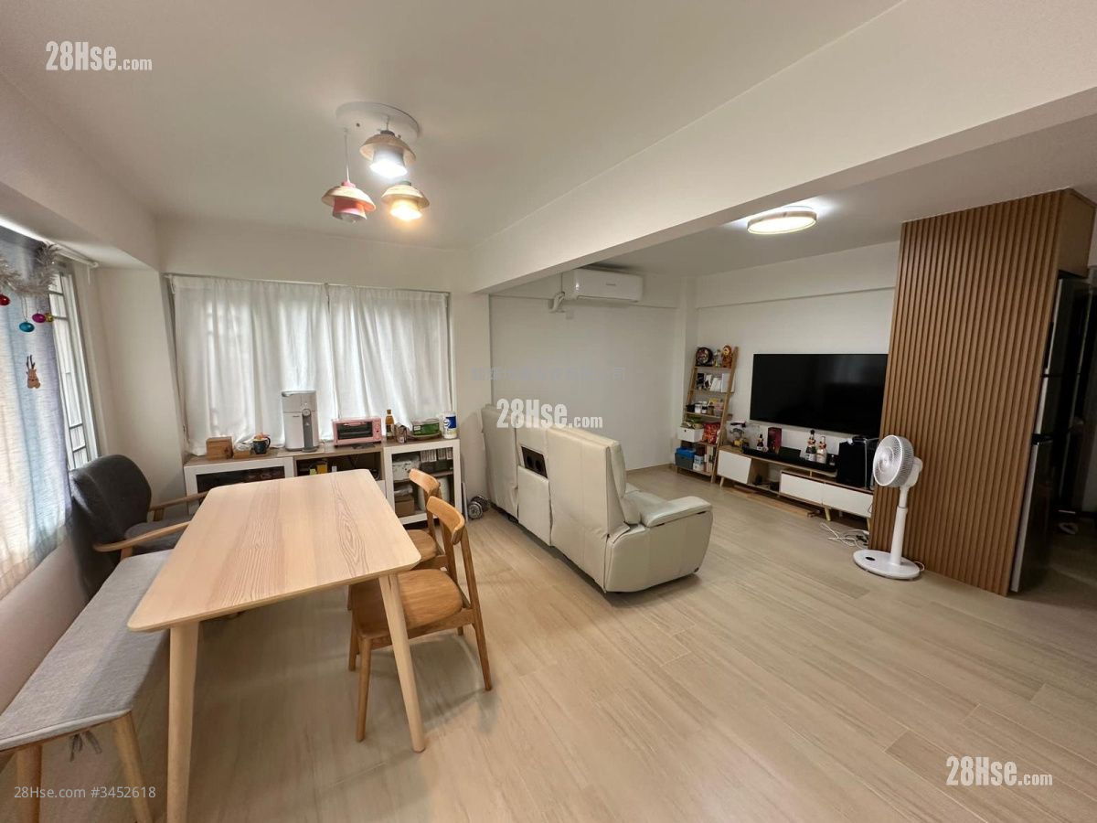 Lok Lo Ha Village Sell 2 Bedrooms , 1 Bathroom 700 ft² ( 65.0 m² )