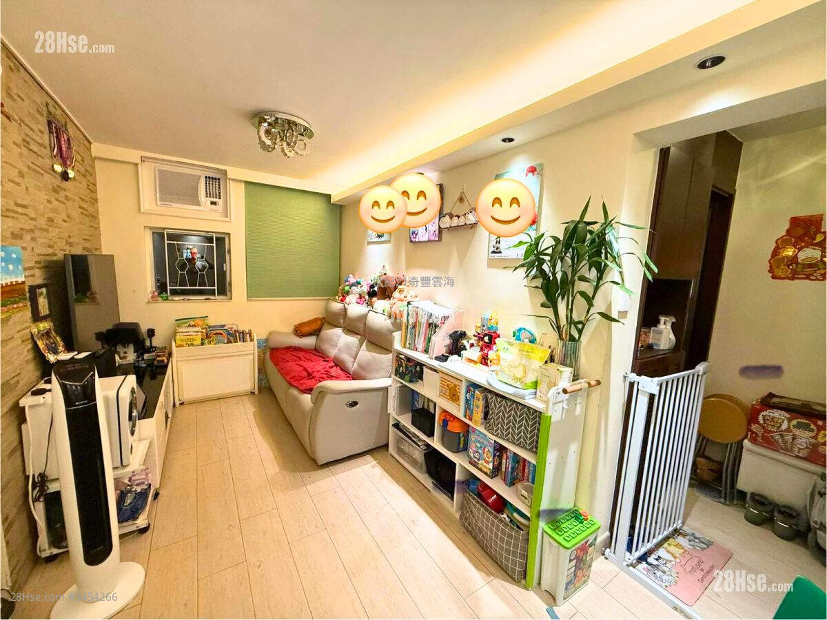 Saddle Ridge Garden Sell 2 Bedrooms , 1 Bathroom 431 ft² ( 40.0 m² )