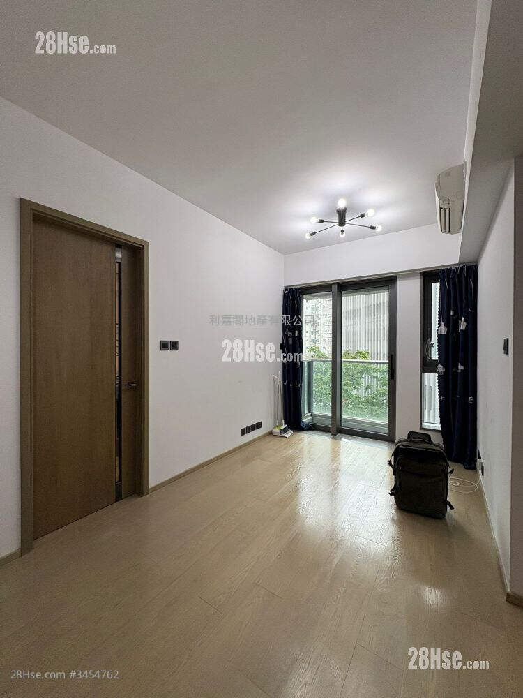Phase 1B Of The Campton Sell 2 Bedrooms , 1 Bathroom 539 ft² ( 50.1 m² )