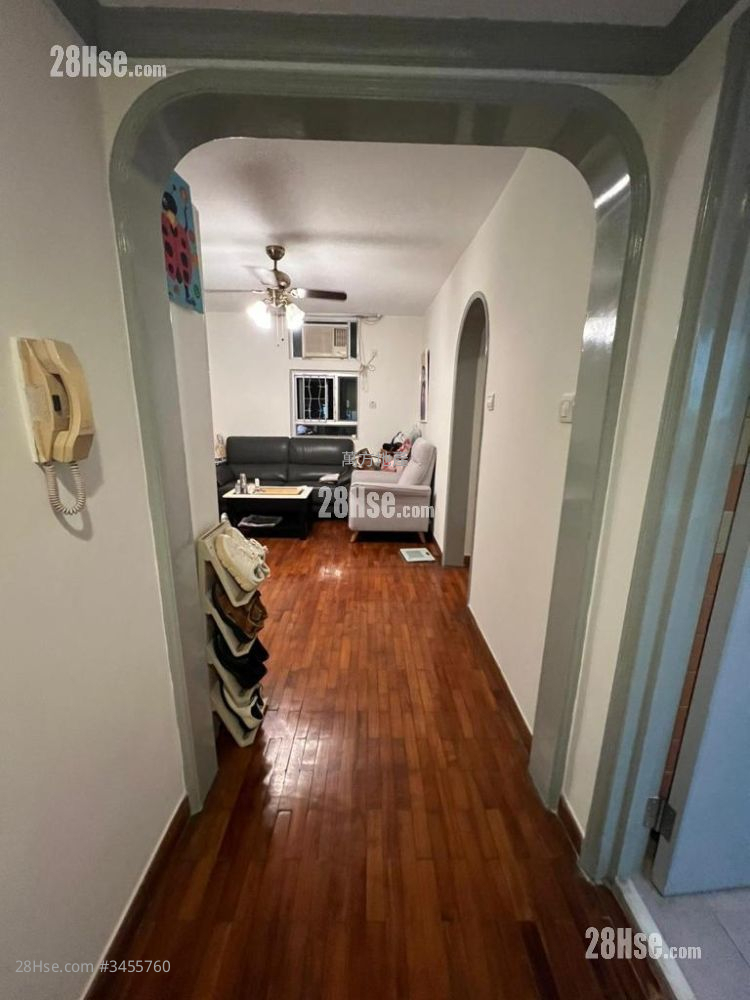 Hong Lam Court Sell 3 Bedrooms , 1 Bathroom 645 ft² ( 59.9 m² )