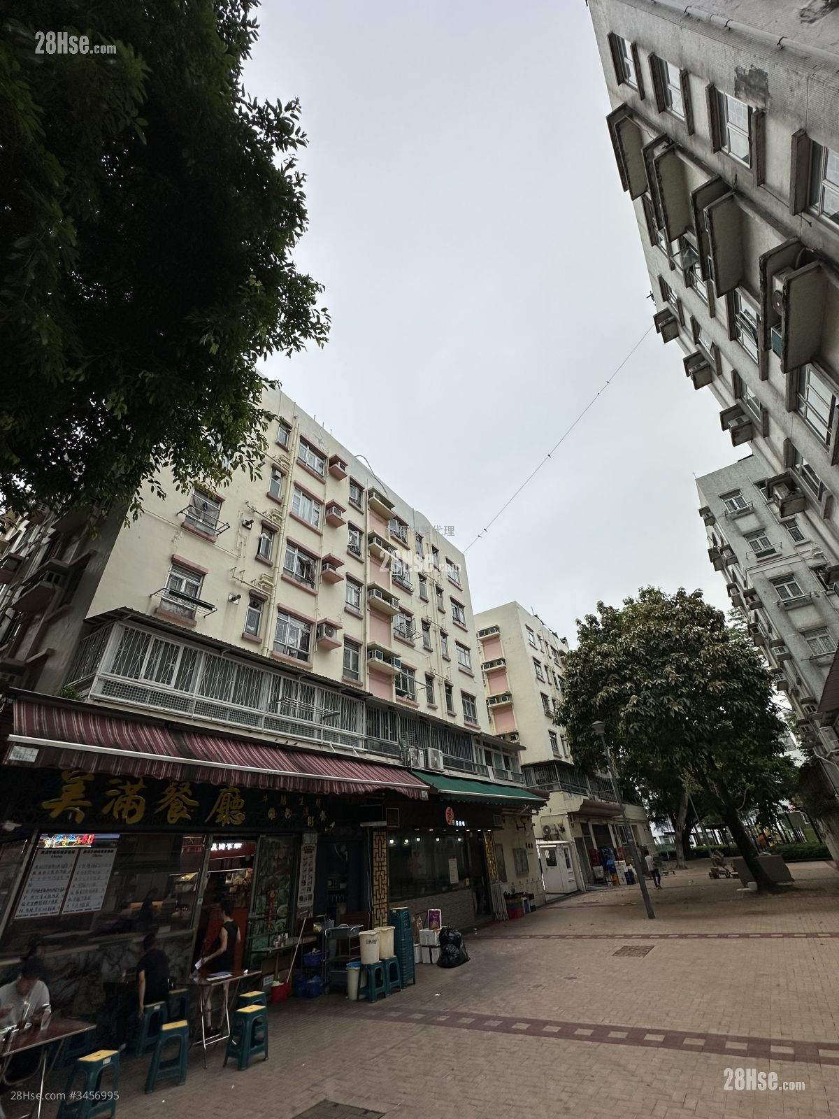 Treasure Court Sell 2 Bedrooms , 1 Bathroom 450 ft² ( 41.8 m² )