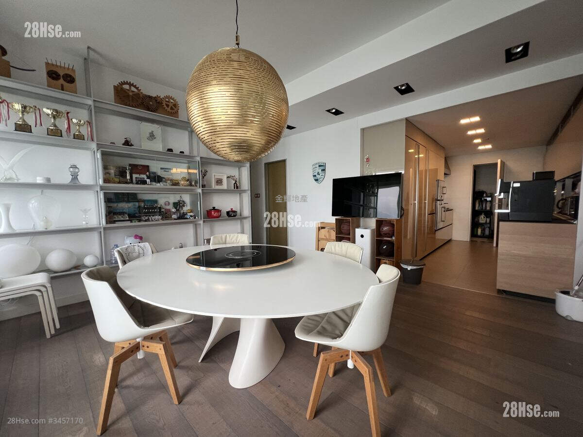 Aqua Blue Rental 5+ Bedrooms , 3 Bathrooms 2,460 ft² ( 228.5 m² )