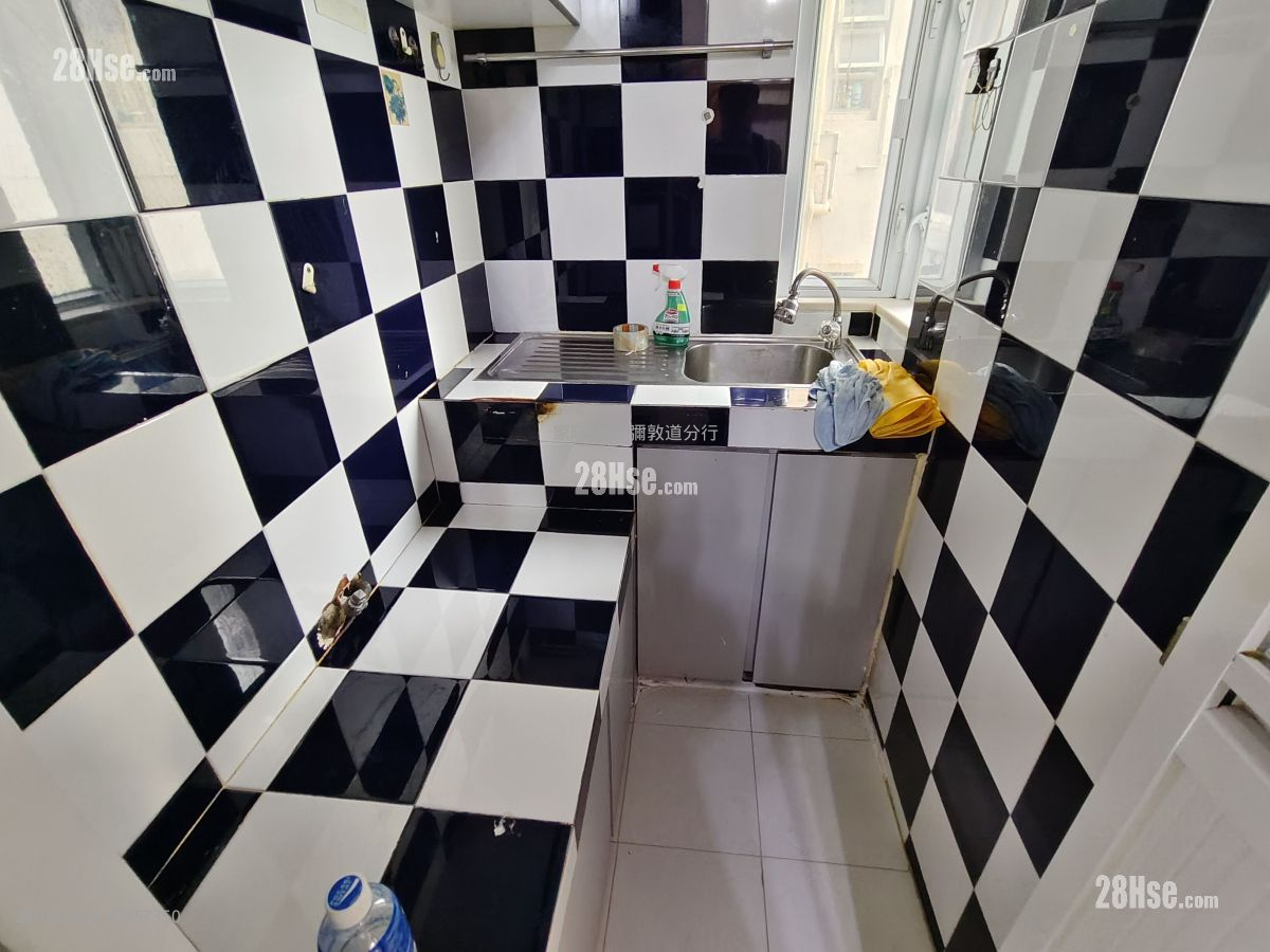 Cheung Hong Mansion Rental 2 Bedrooms , 1 Bathroom 220 ft² ( 20.4 m² )