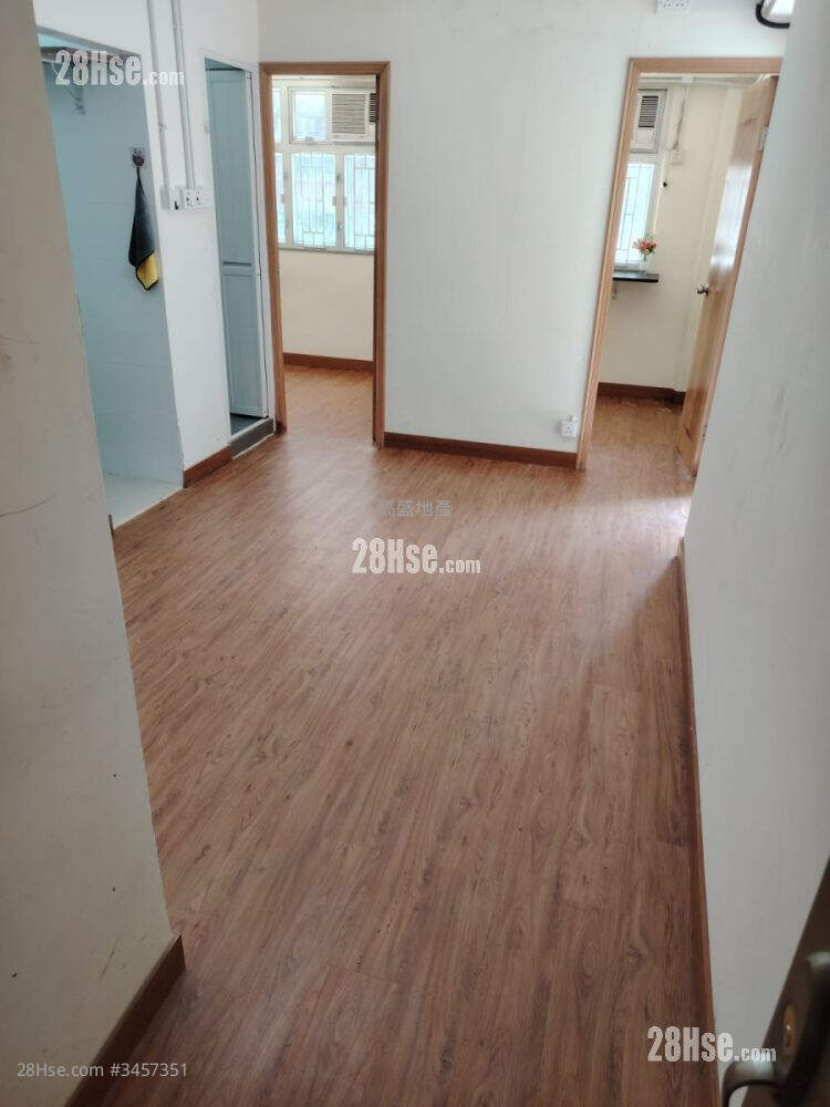 Sun Wan House Sell 2 Bedrooms , 1 Bathroom 298 ft² ( 27.7 m² )