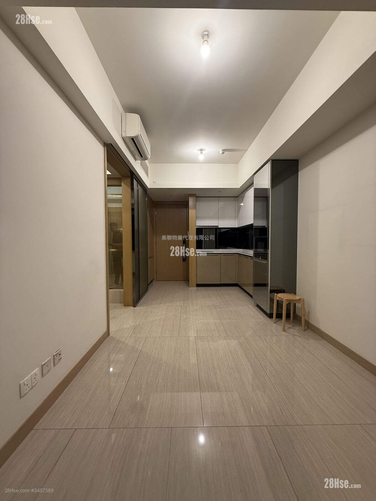 Cullinan West Rental 1 Bedroom , 1 Bathroom 354 ft² ( 32.9 m² )