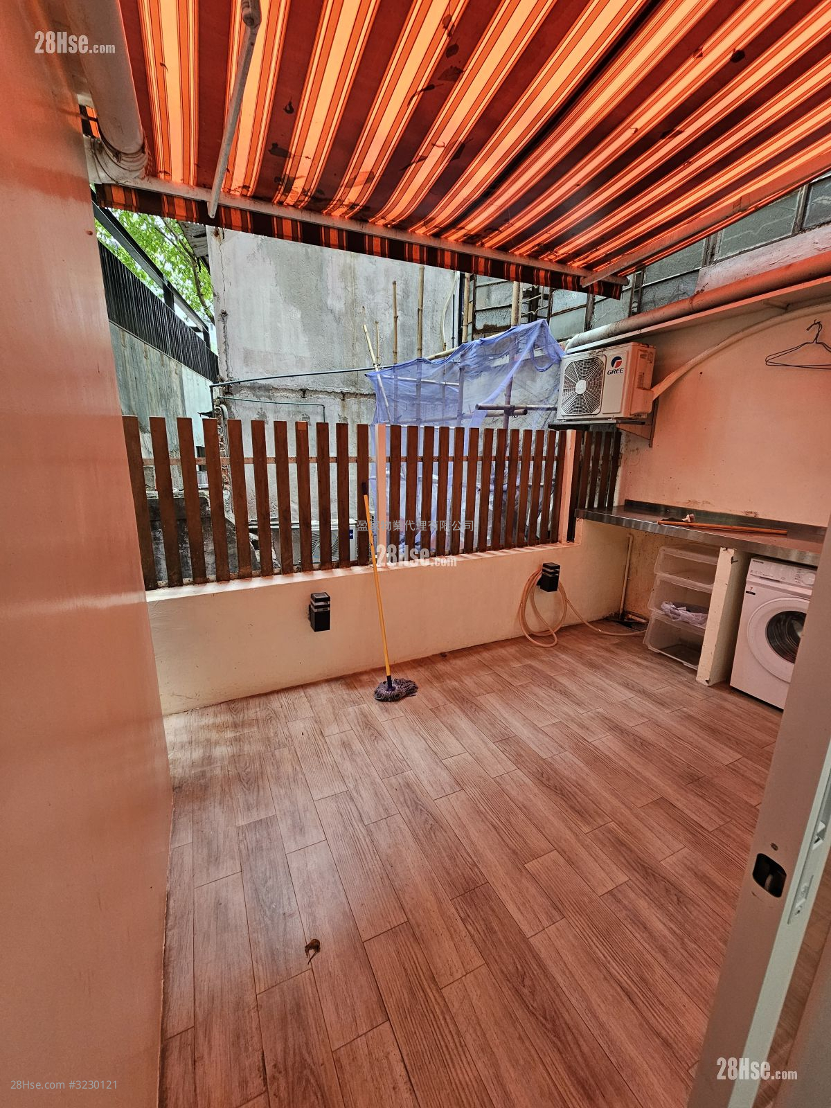 39 Peel Street Rental 1 Bedroom , 1 Bathroom 386 ft² ( 35.9 m² )