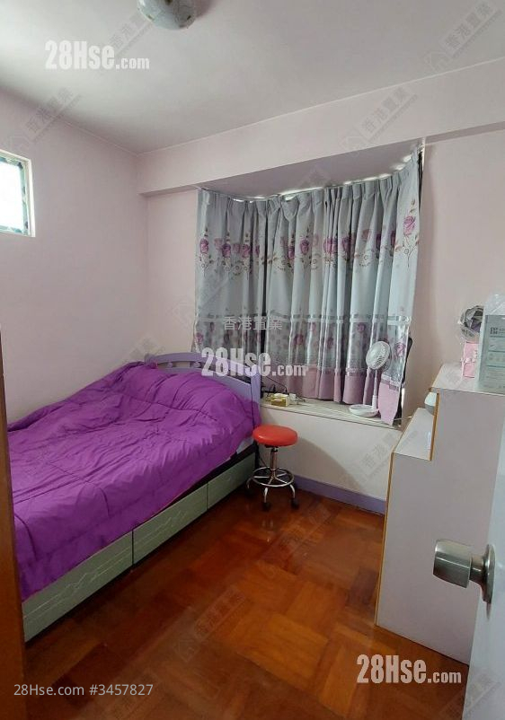 Aberdeen Centre Sell 2 Bedrooms , 1 Bathroom 451 ft² ( 41.9 m² )