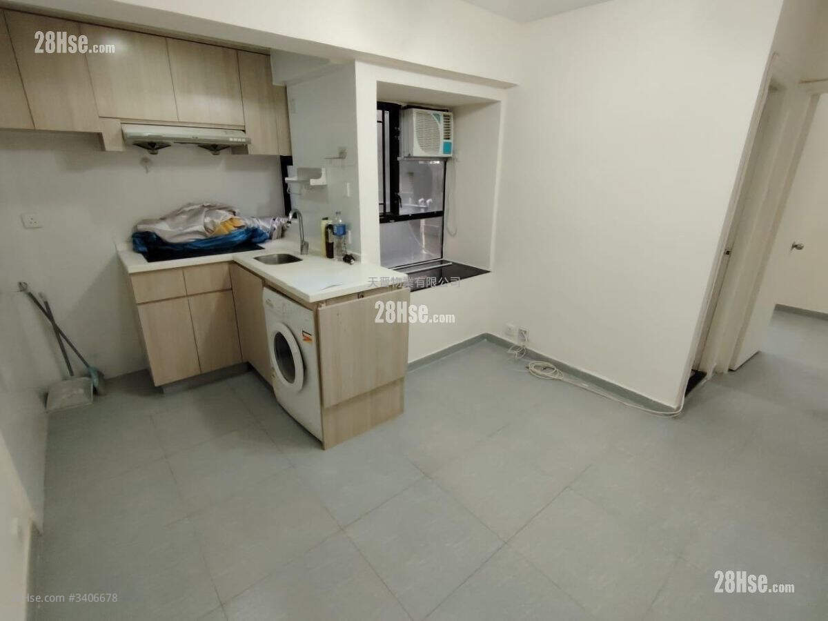 Siu Fung Court Sell 2 Bedrooms , 1 Bathroom 262 ft² ( 24.3 m² )