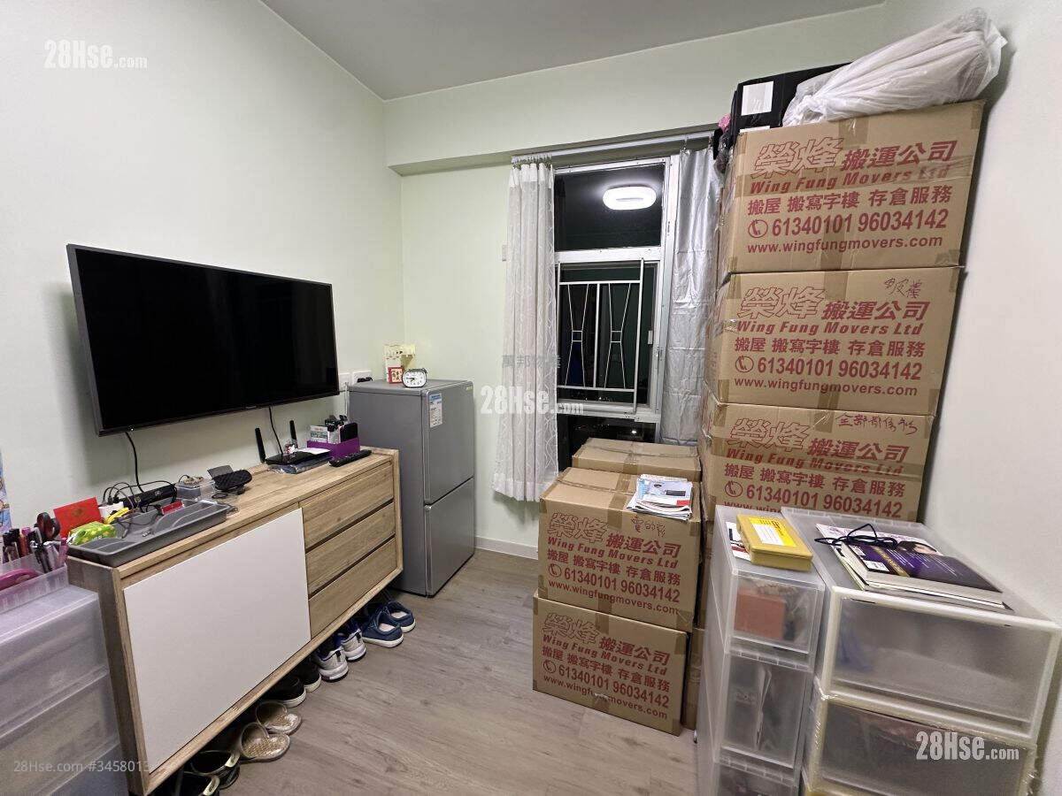 Tai Wo Centre Sell 2 Bedrooms , 1 Bathroom 294 ft² ( 27.3 m² )
