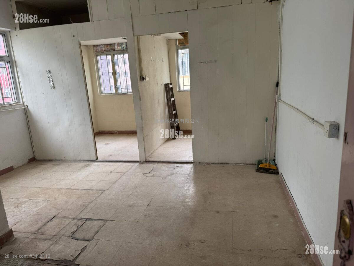 Kam Kun House Sell 2 Bedrooms , 1 Bathroom 339 ft² ( 31.5 m² )