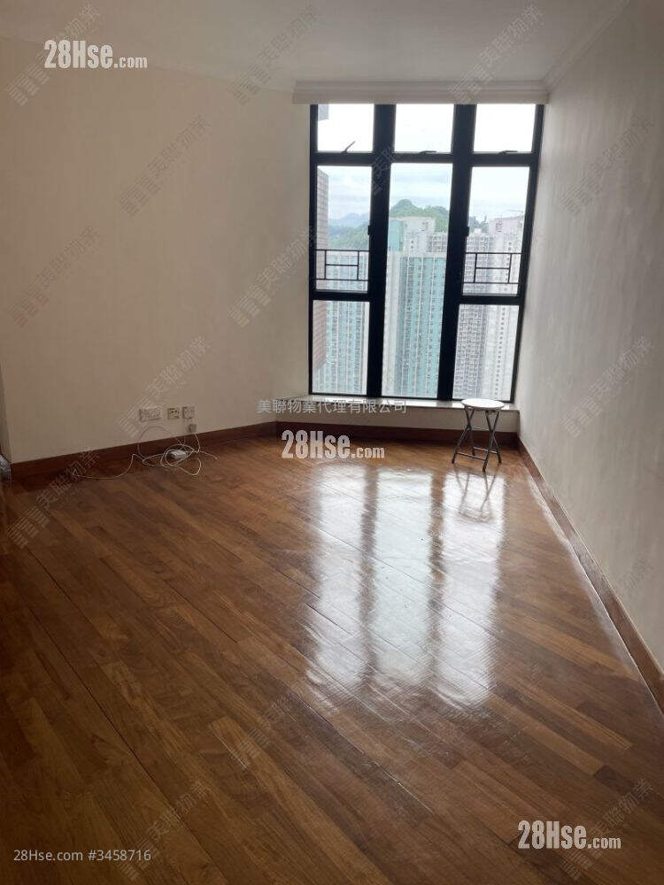 Nan Fung Plaza Sell 3 Bedrooms 608 ft² ( 56.5 m² )