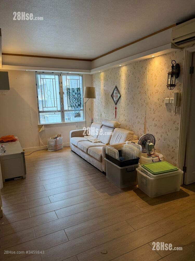 Tung Yan Court Sell 2 Bedrooms , 1 Bathroom 523 ft² ( 48.6 m² )