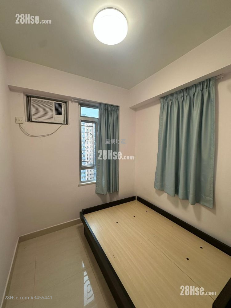 Beautiful Garden Rental 2 Bedrooms , 1 Bathroom 296 ft² ( 27.5 m² )
