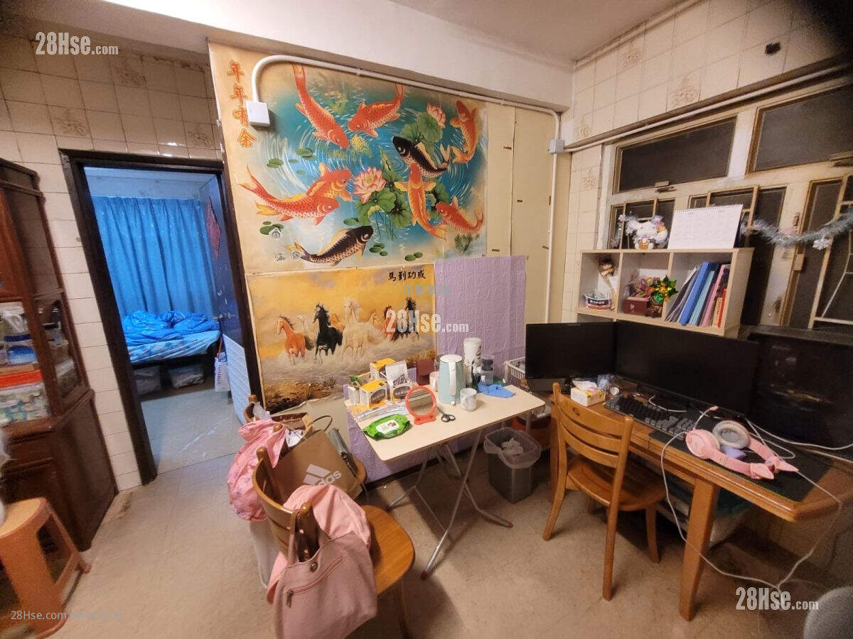 Wing Sing Building Sell 2 Bedrooms , 1 Bathroom 319 ft² ( 29.6 m² )